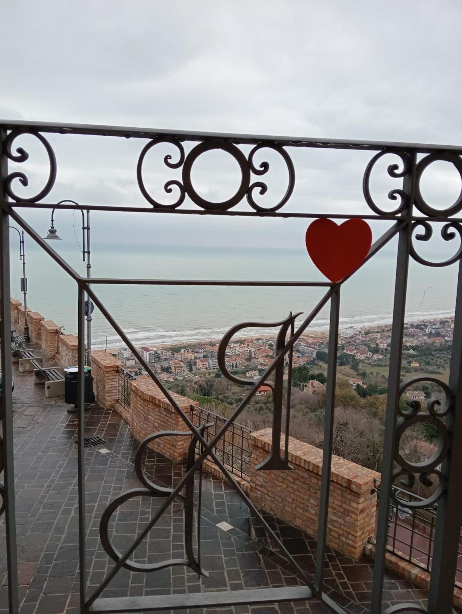 Anpemo Casa Vacanze Silvi Paese Buitenkant foto