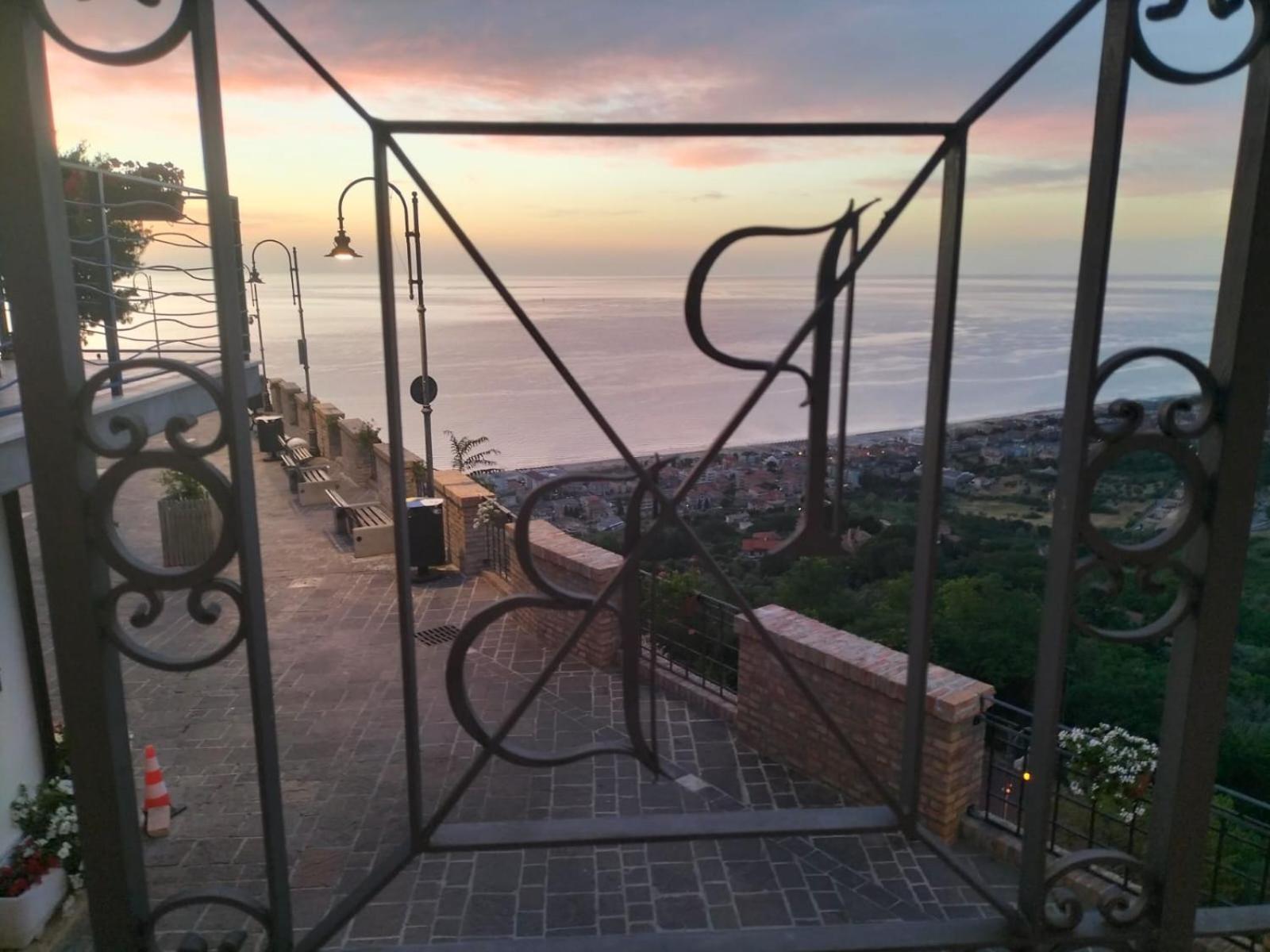 Anpemo Casa Vacanze Silvi Paese Buitenkant foto